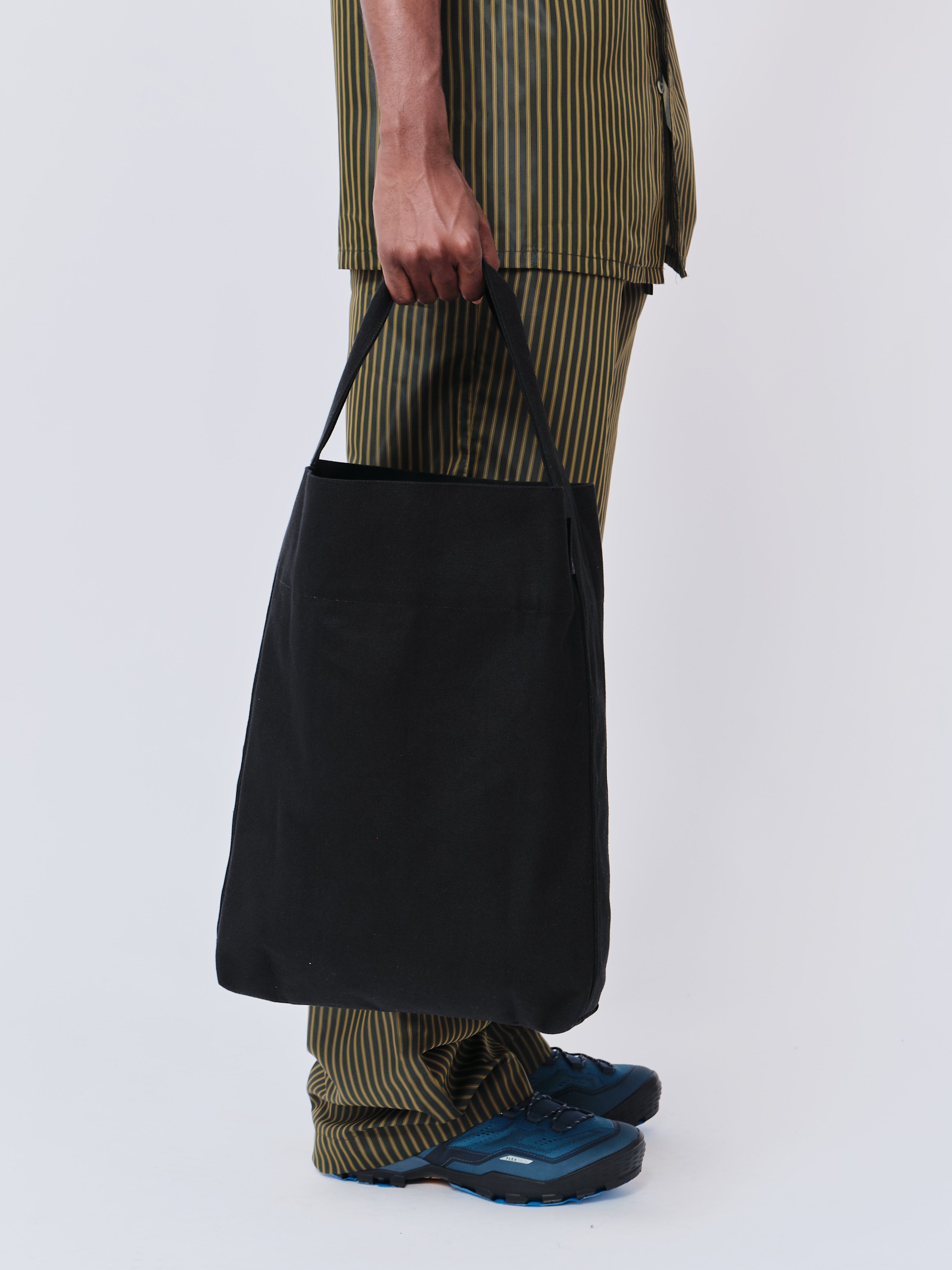 Bucket Tote in Black Cotton (Water Repellent)