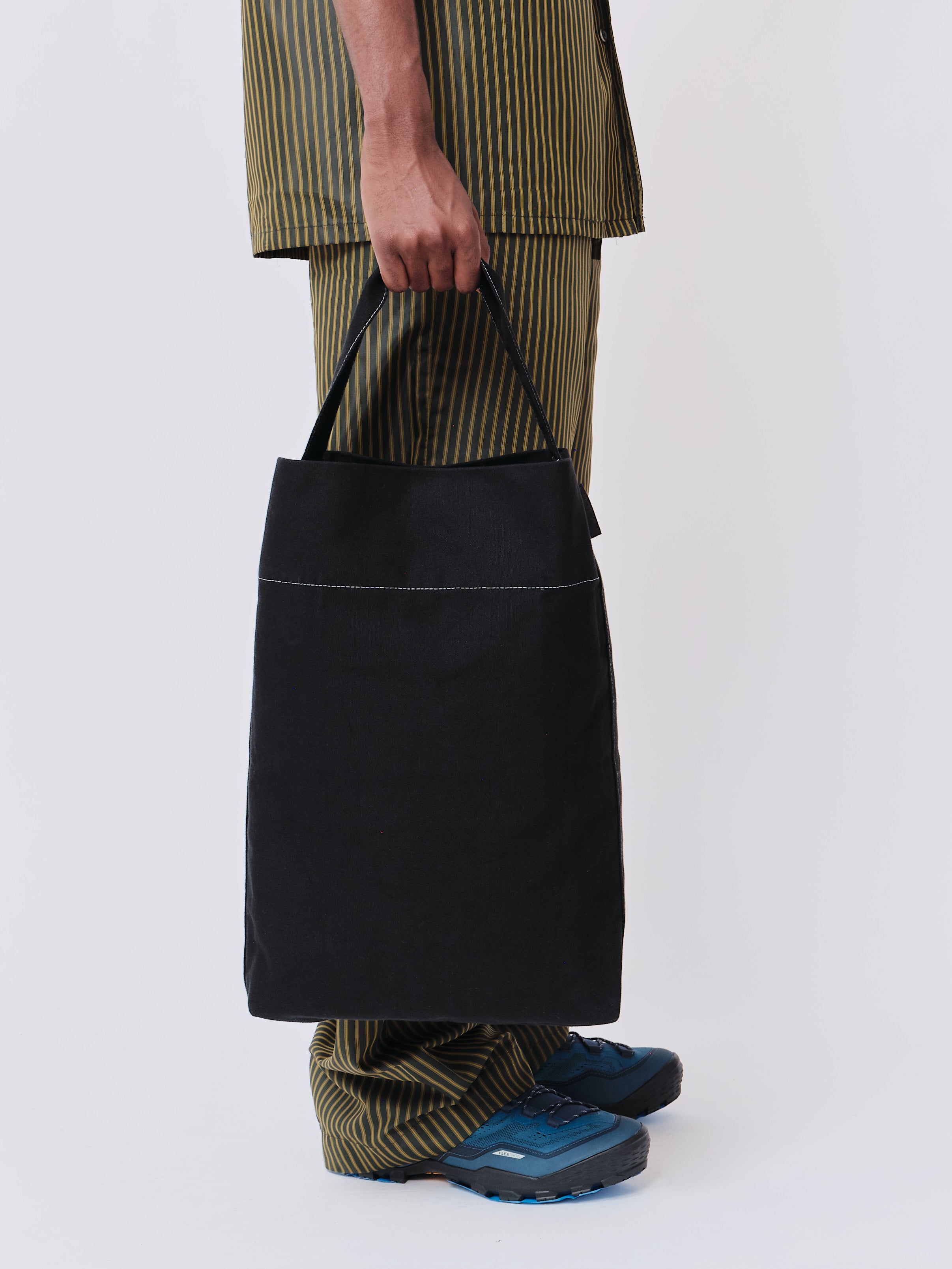 Bucket Tote in Black with Contrast Stitching (Water Repellent)