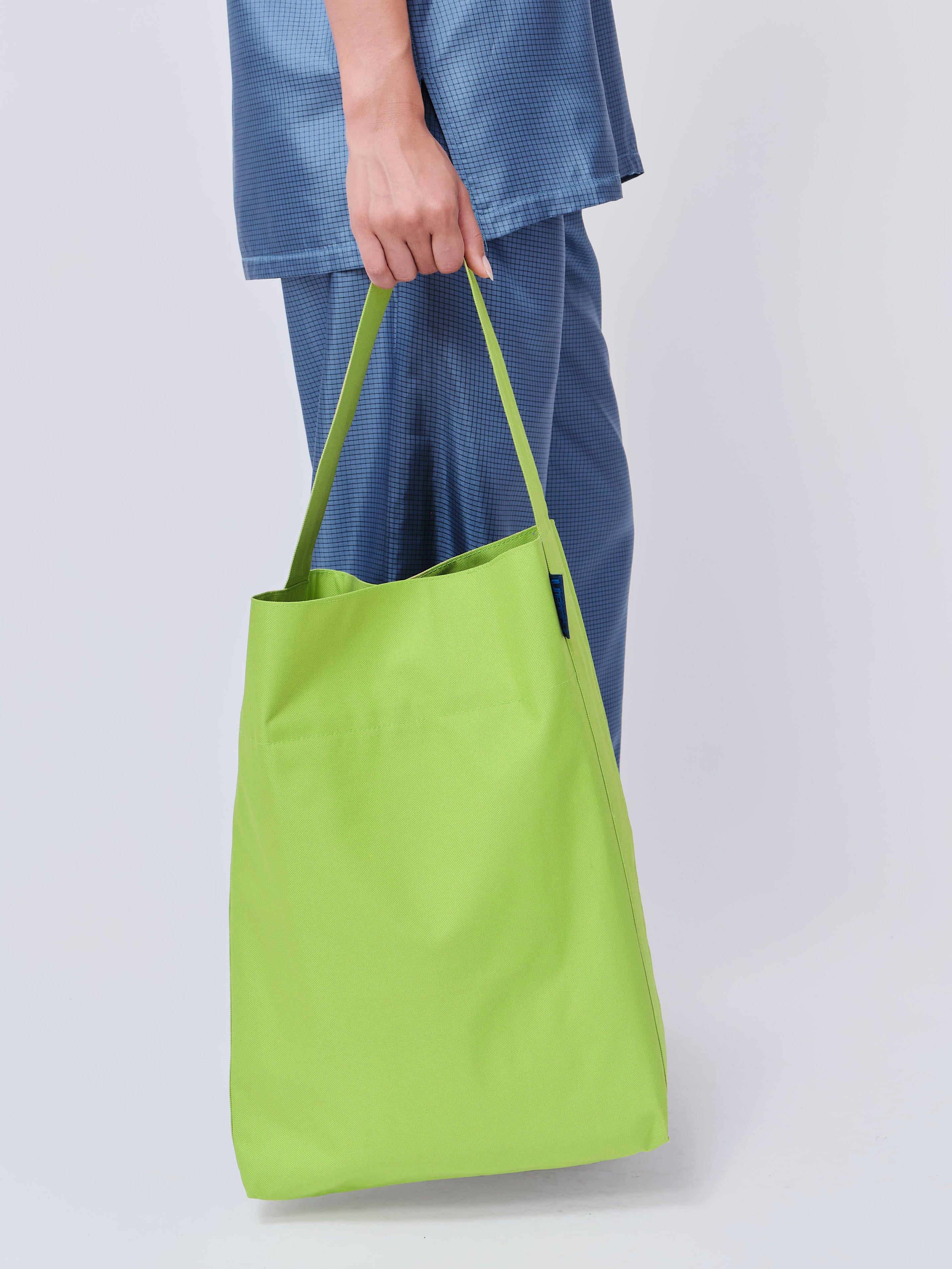 Waterproof Bucket Tote in Lemongrass – Kaan