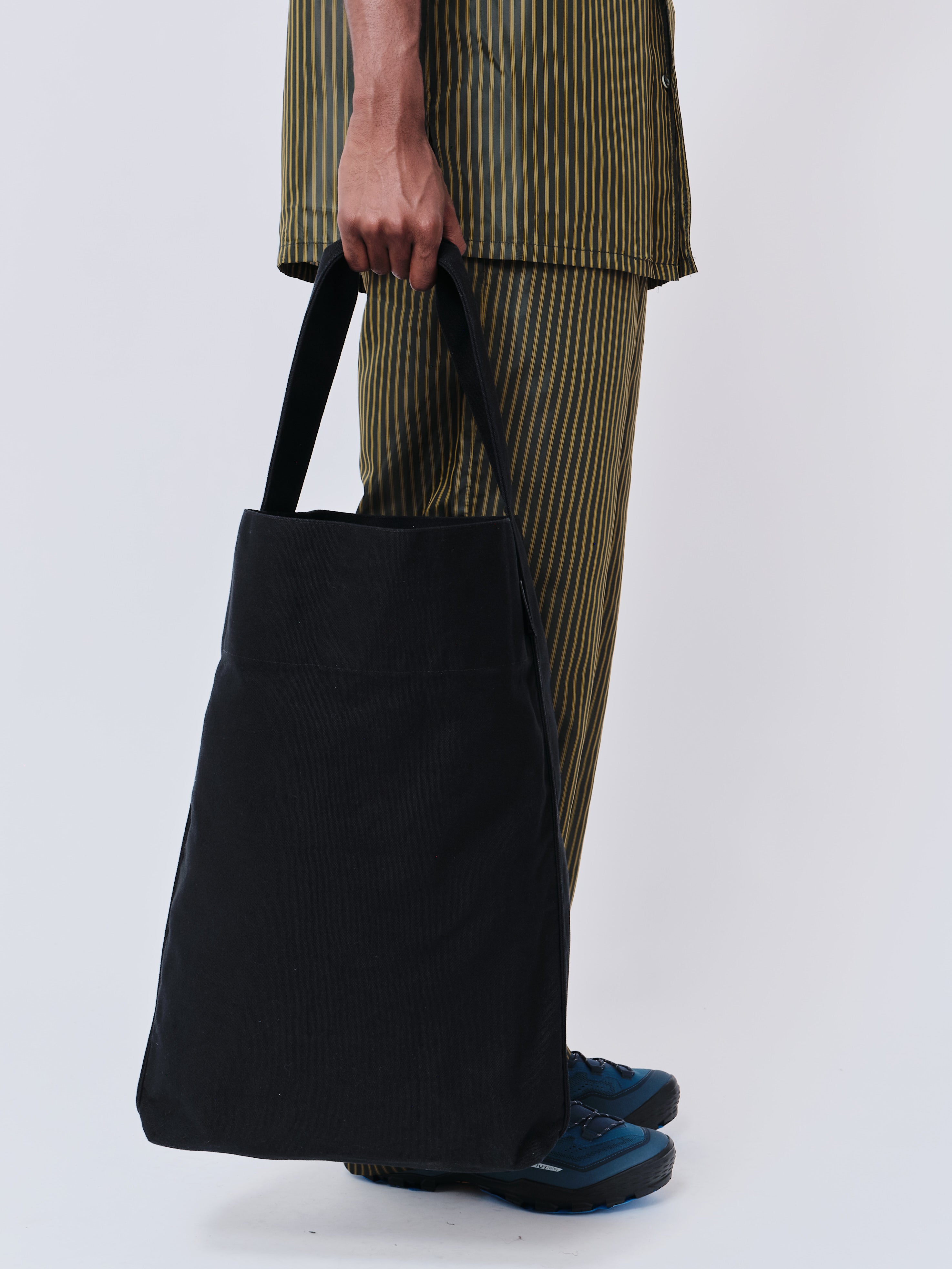 Mega Bucket Tote in Black (Water Repellent Cotton) – Kaan