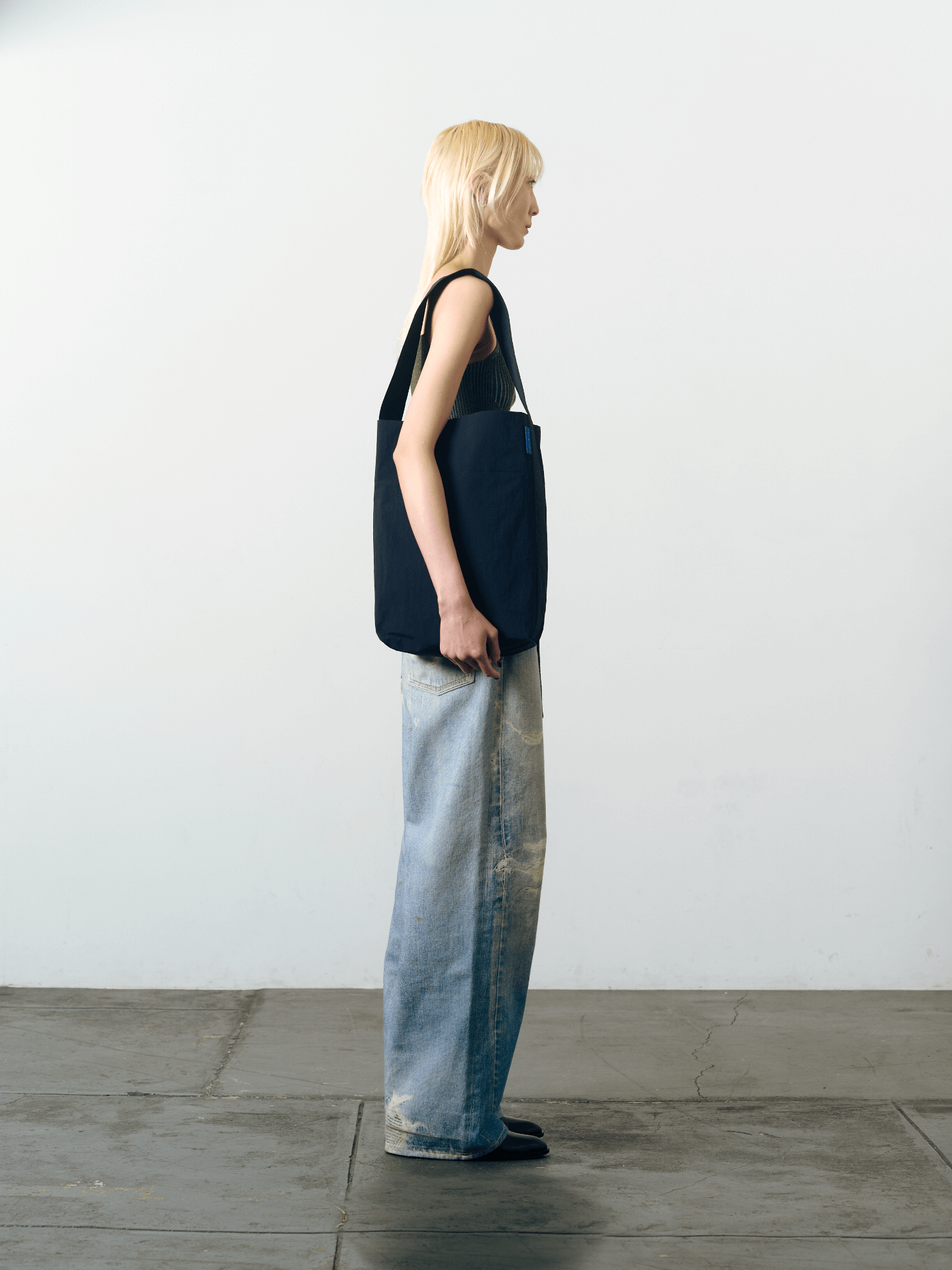 KONBU® Midi Bucket in Black