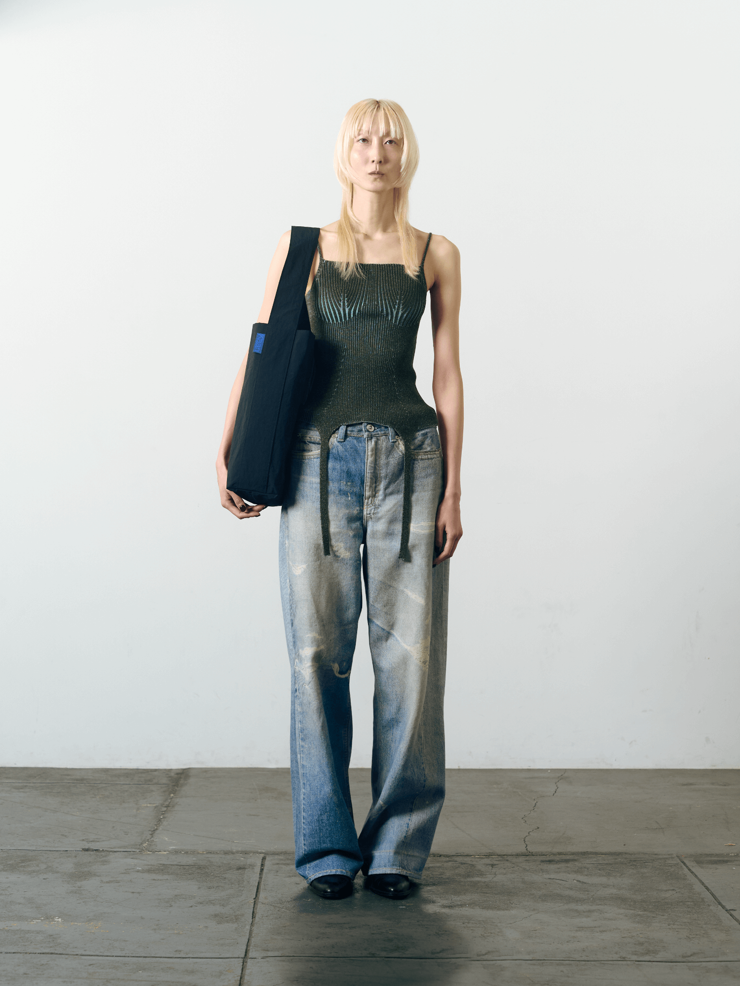 KONBU® Midi Bucket in Black