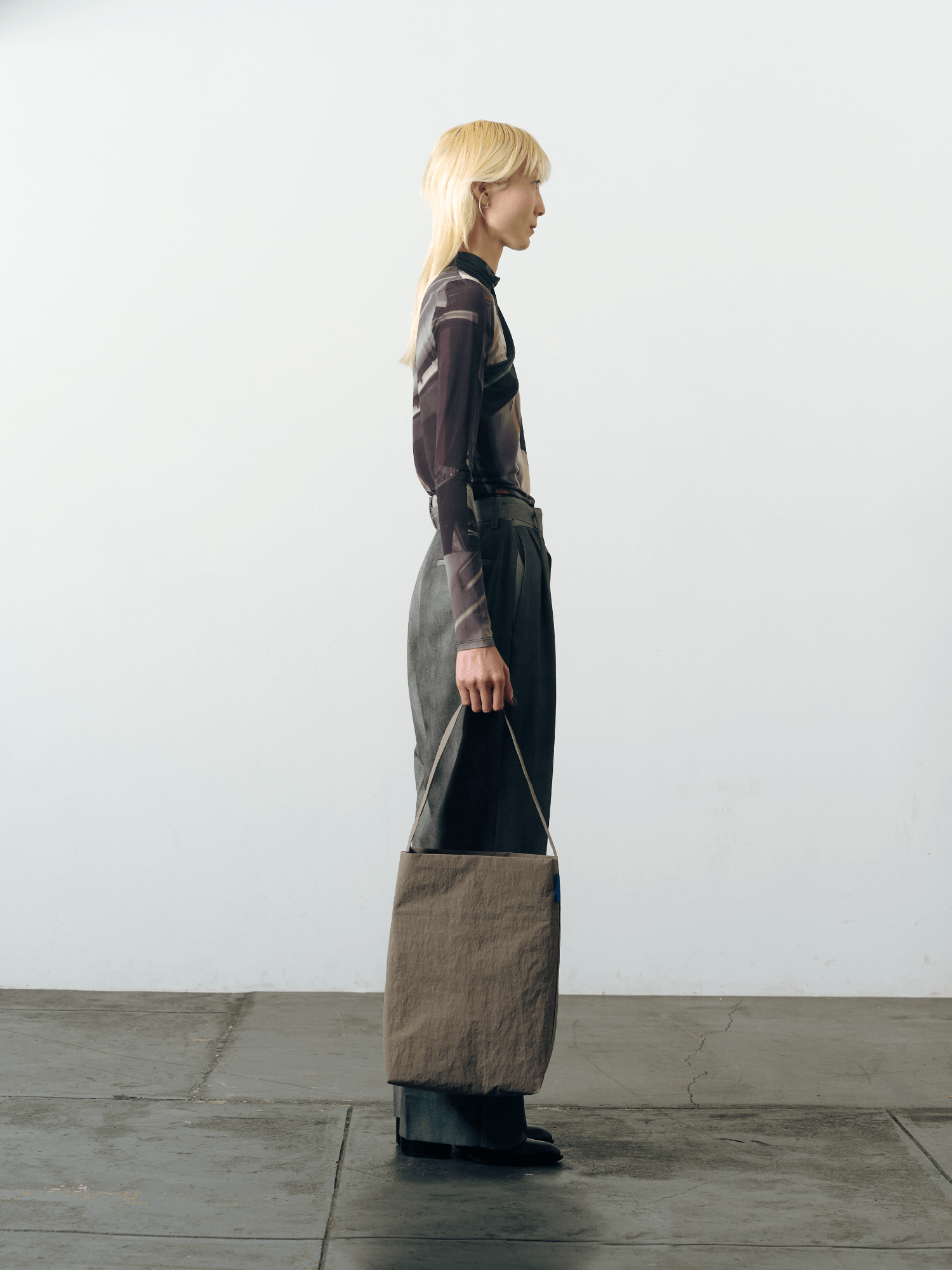 KONBU® Midi Bucket in Gray