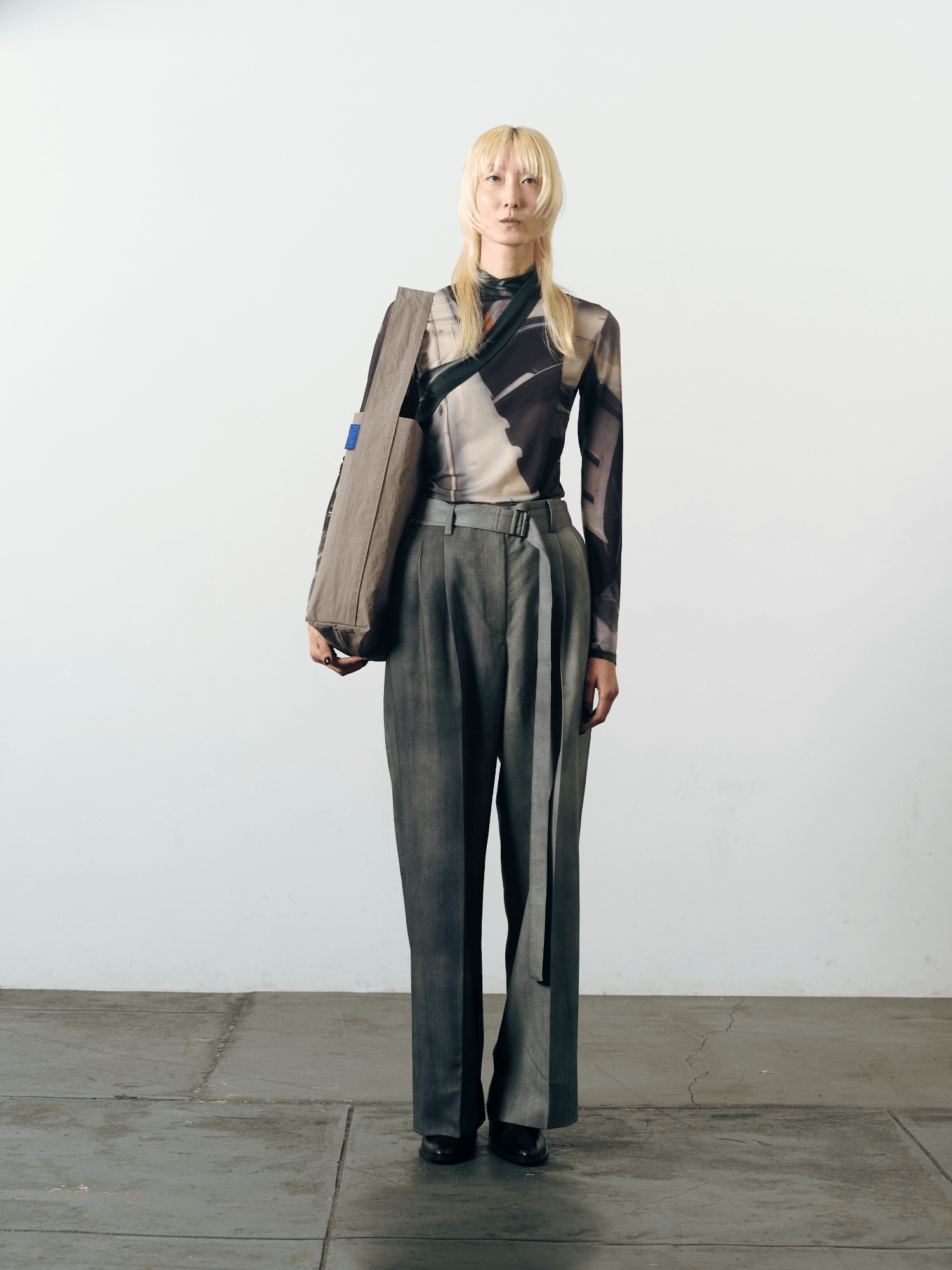 KONBU® Midi Bucket in Gray