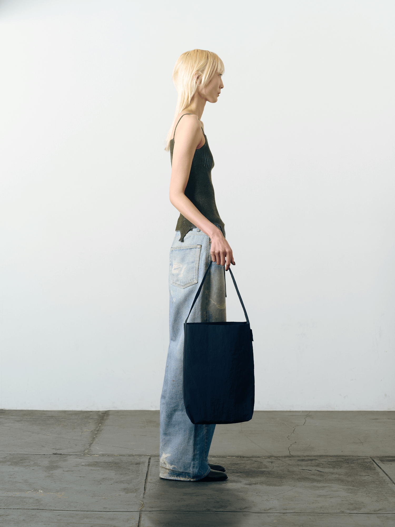 KONBU® Midi Bucket in Navy