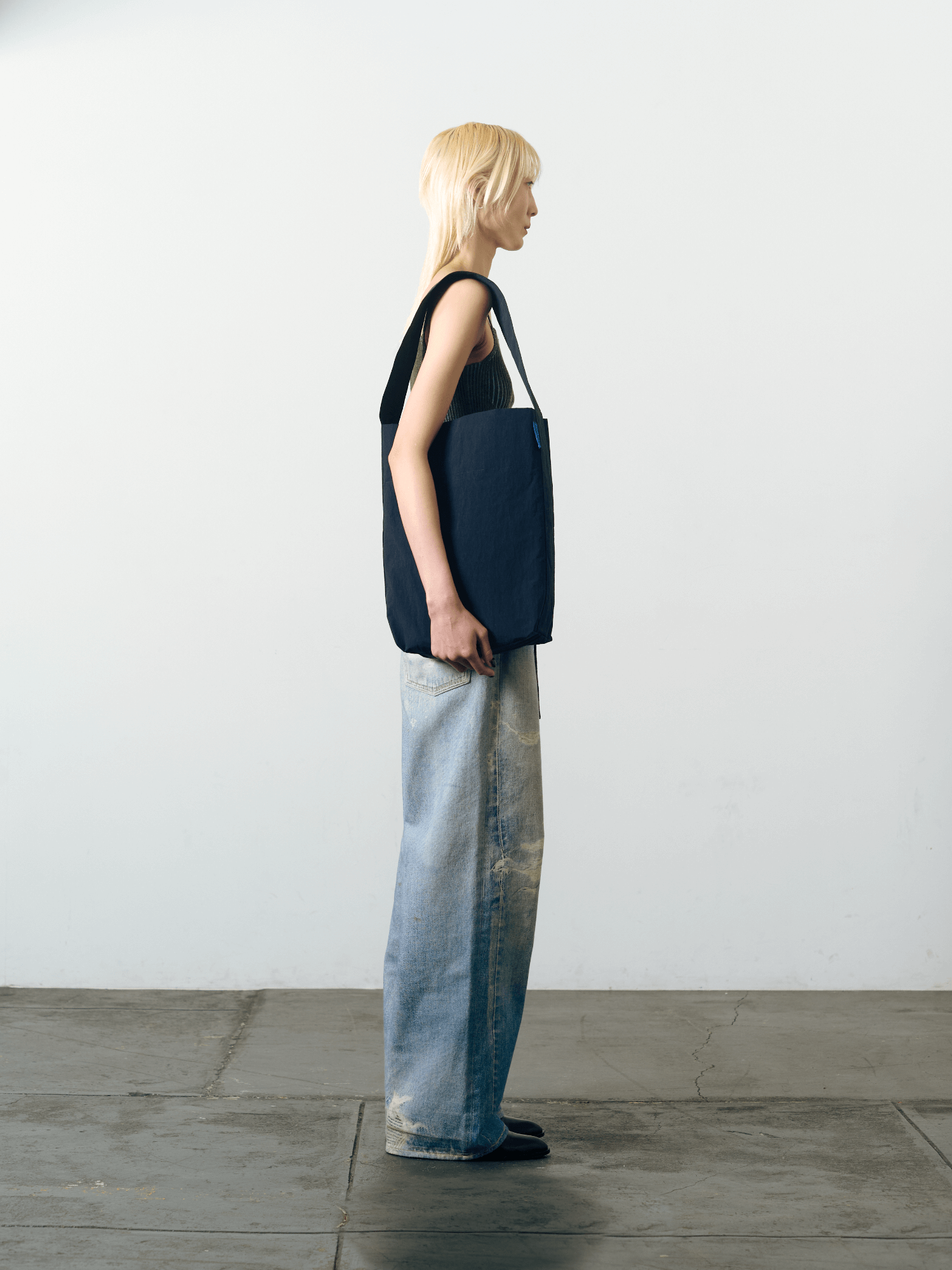 KONBU® Midi Bucket in Navy
